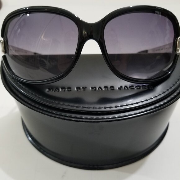 Marc Jacobs Sunglasses Black - Picture 5 of 12